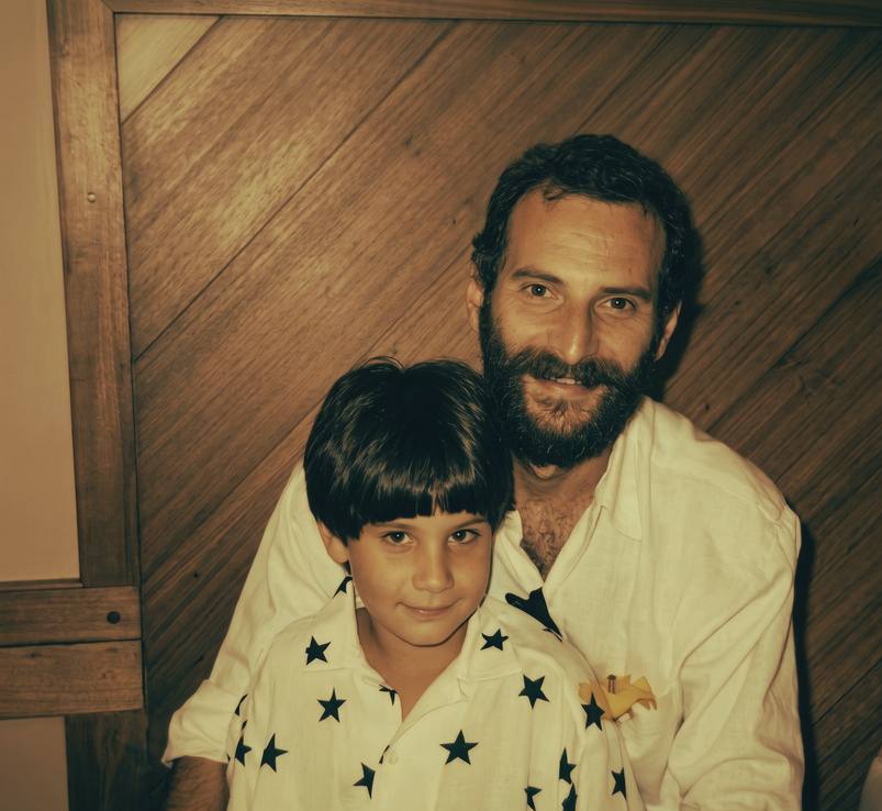 Max criança com o pai